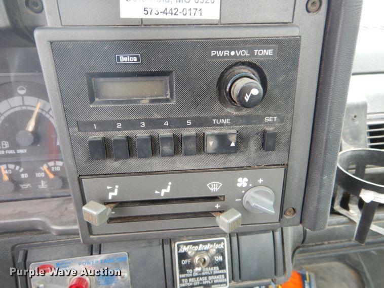 image for item DH6479 1995 Chevrolet C5500 crane truck