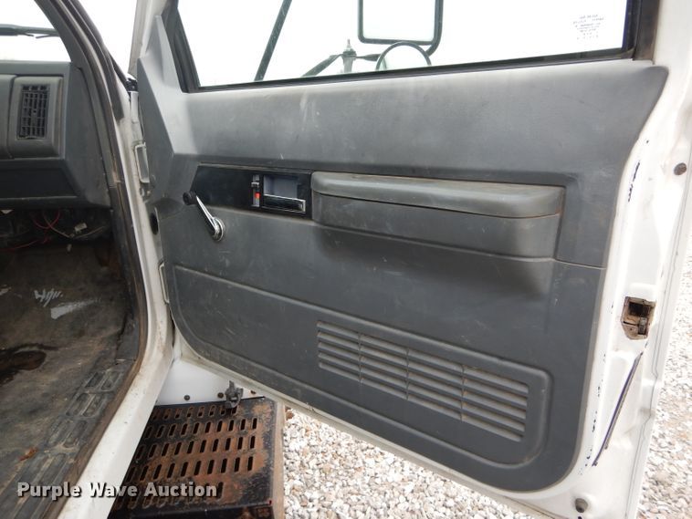 image for item DH6479 1995 Chevrolet C5500 crane truck