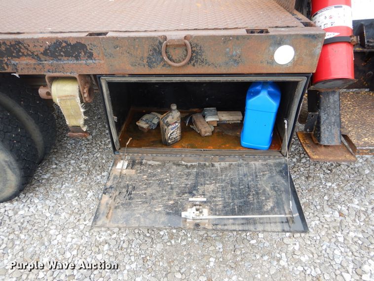 image for item DH6479 1995 Chevrolet C5500 crane truck