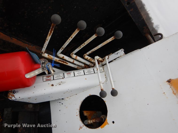 image for item DH6479 1995 Chevrolet C5500 crane truck