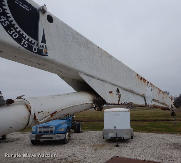 image for item DH6479 1995 Chevrolet C5500 crane truck