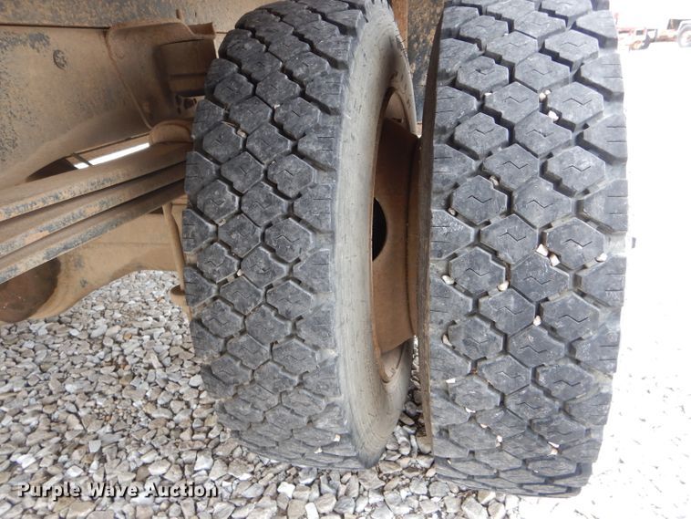 image for item DH6479 1995 Chevrolet C5500 crane truck