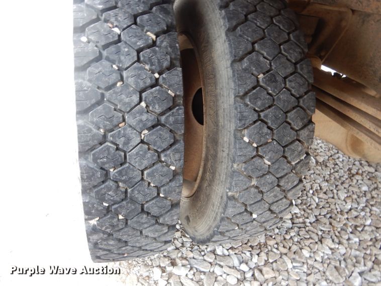 image for item DH6479 1995 Chevrolet C5500 crane truck