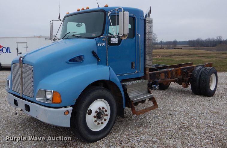 image for item DH6481 2005 Kenworth T300 truck cab and chassis