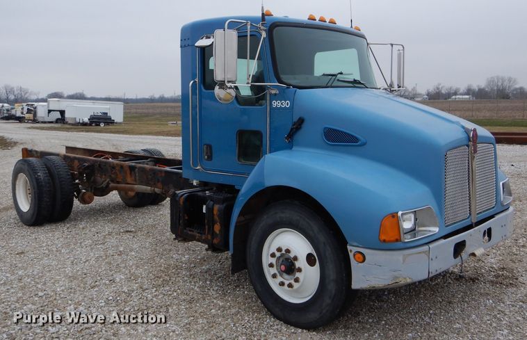 image for item DH6481 2005 Kenworth T300 truck cab and chassis