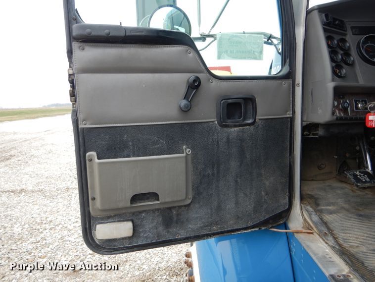 image for item DH6481 2005 Kenworth T300 truck cab and chassis