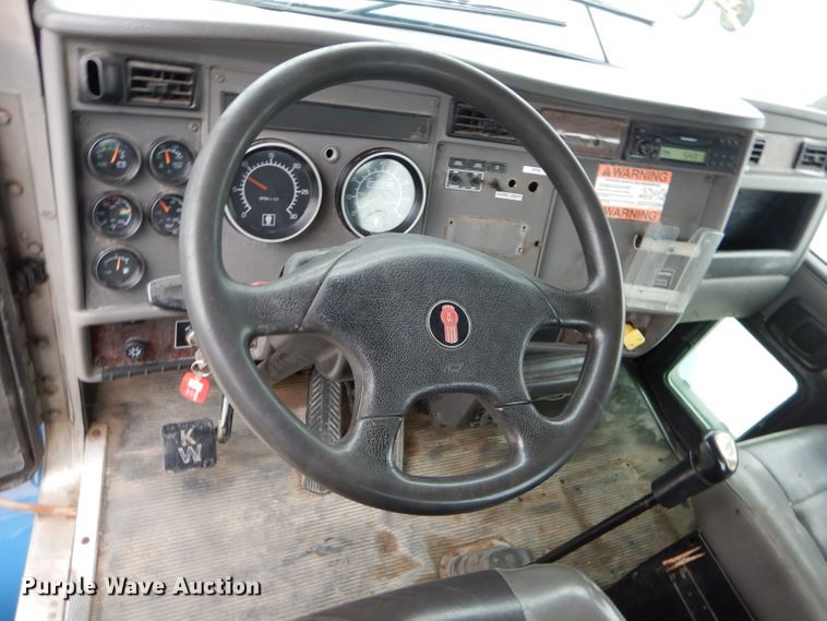 image for item DH6481 2005 Kenworth T300 truck cab and chassis