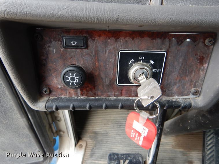 image for item DH6481 2005 Kenworth T300 truck cab and chassis