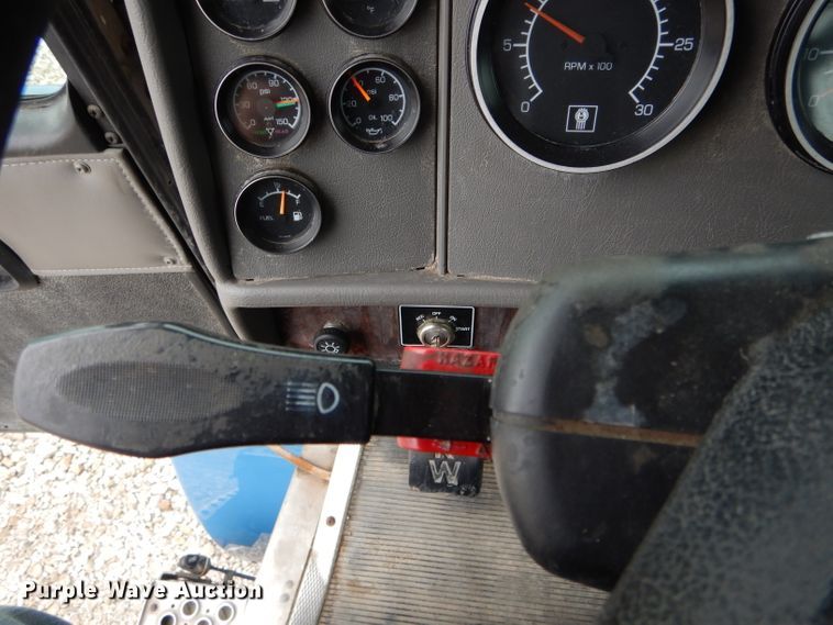 image for item DH6481 2005 Kenworth T300 truck cab and chassis