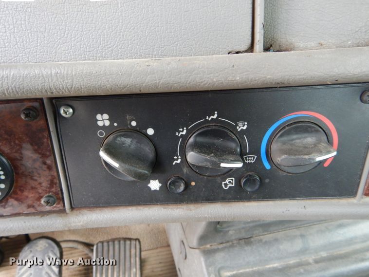 image for item DH6481 2005 Kenworth T300 truck cab and chassis