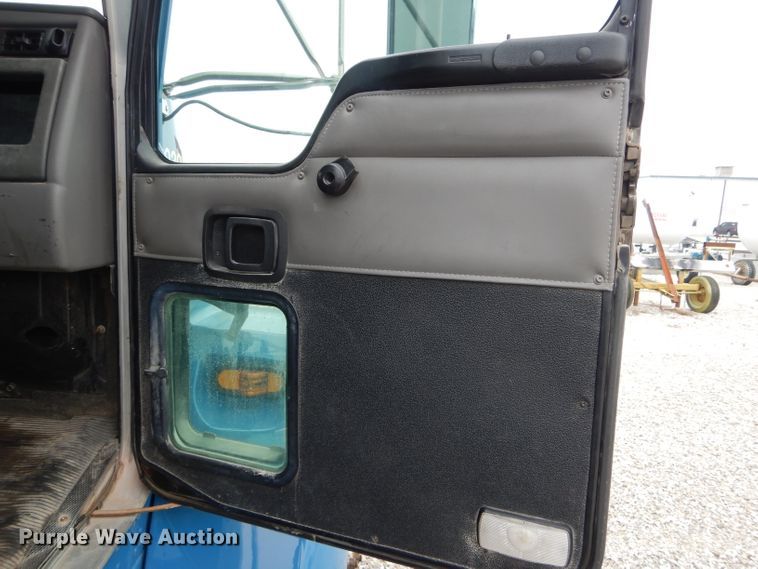 image for item DH6481 2005 Kenworth T300 truck cab and chassis