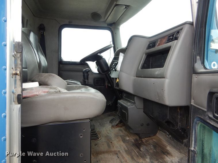 image for item DH6481 2005 Kenworth T300 truck cab and chassis