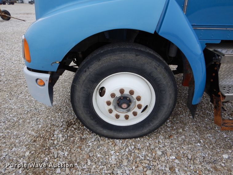 image for item DH6481 2005 Kenworth T300 truck cab and chassis