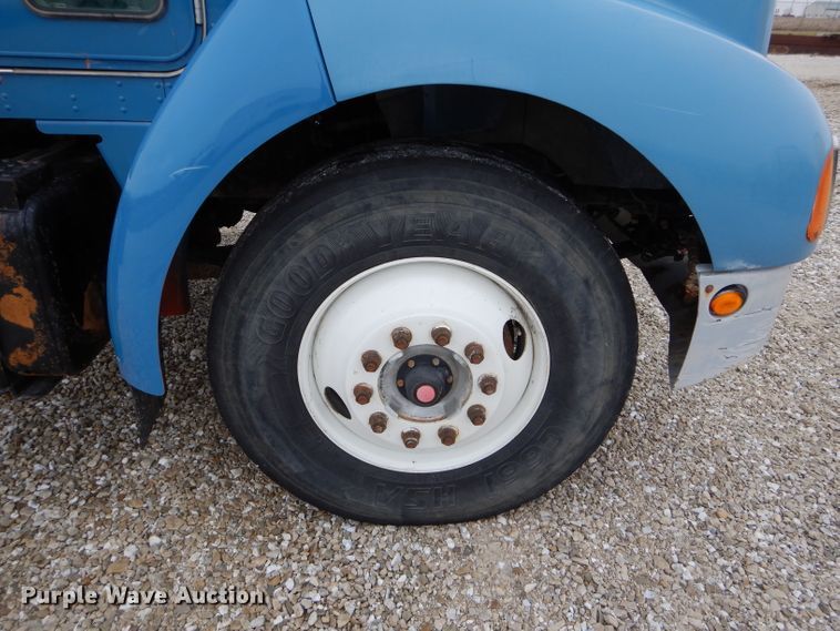 image for item DH6481 2005 Kenworth T300 truck cab and chassis