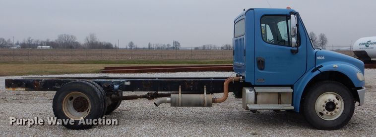 image for item DH6482 2004 Freightliner M2 truck cab and chassis