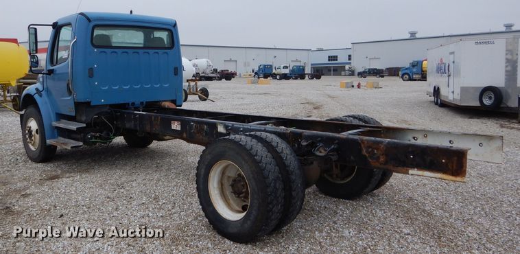 image for item DH6482 2004 Freightliner M2 truck cab and chassis