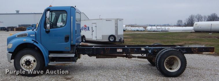 image for item DH6482 2004 Freightliner M2 truck cab and chassis