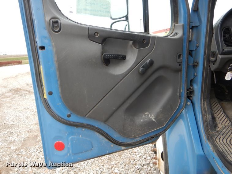 image for item DH6482 2004 Freightliner M2 truck cab and chassis