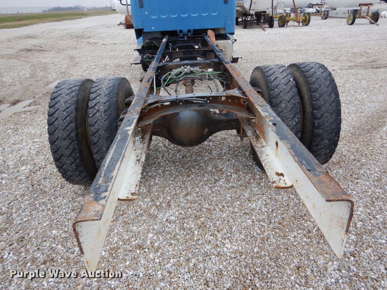 image for item DH6482 2004 Freightliner M2 truck cab and chassis