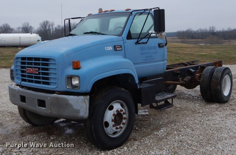image for item DH6483 2000 GMC C7500 truck cab and chassis