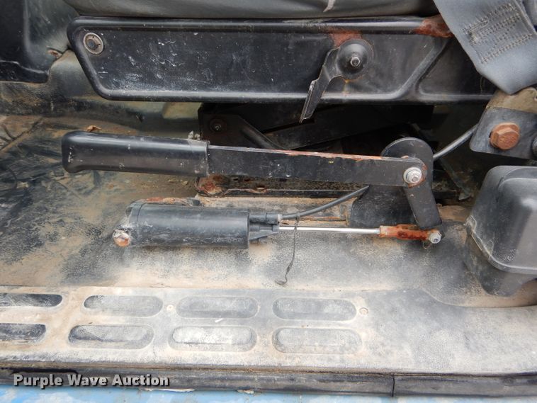 image for item DH6483 2000 GMC C7500 truck cab and chassis