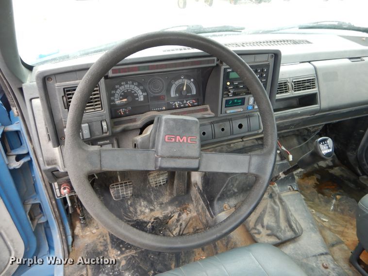 image for item DH6483 2000 GMC C7500 truck cab and chassis