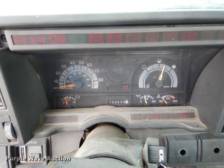 image for item DH6483 2000 GMC C7500 truck cab and chassis