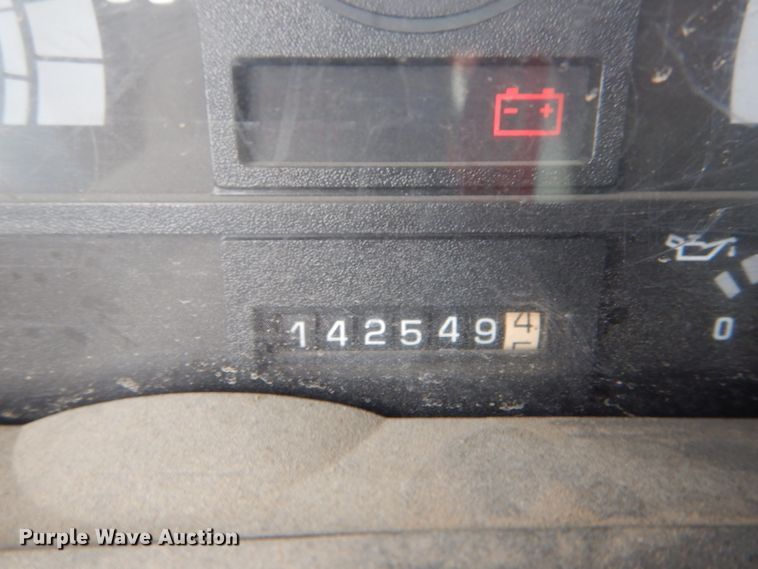 image for item DH6483 2000 GMC C7500 truck cab and chassis