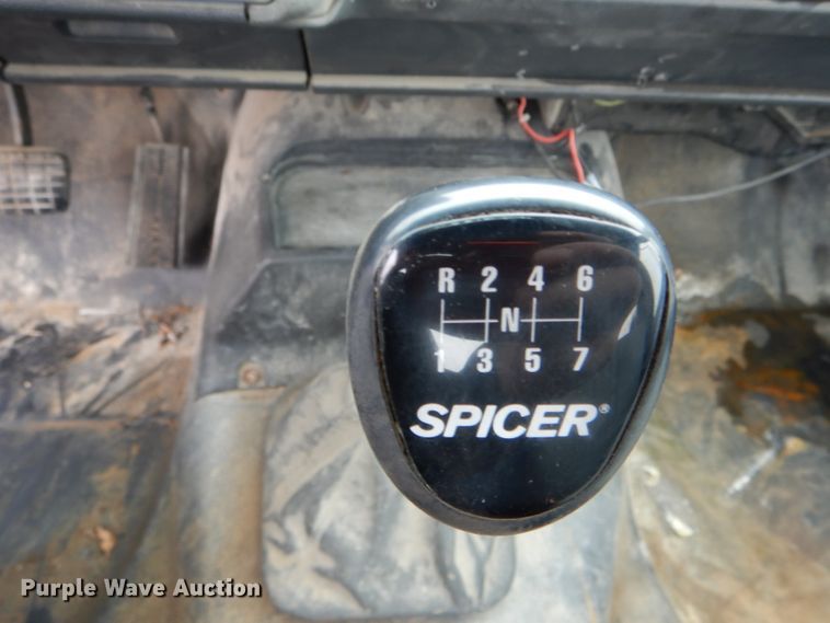 image for item DH6483 2000 GMC C7500 truck cab and chassis