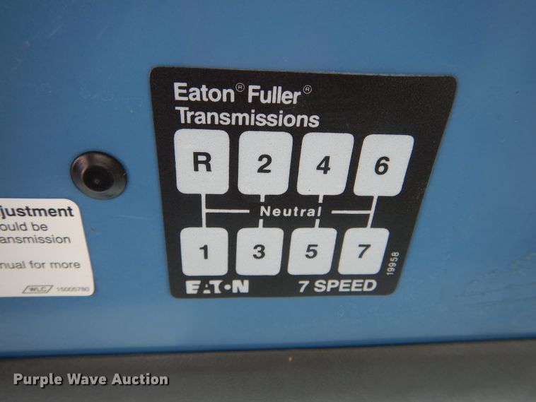 image for item DH6483 2000 GMC C7500 truck cab and chassis