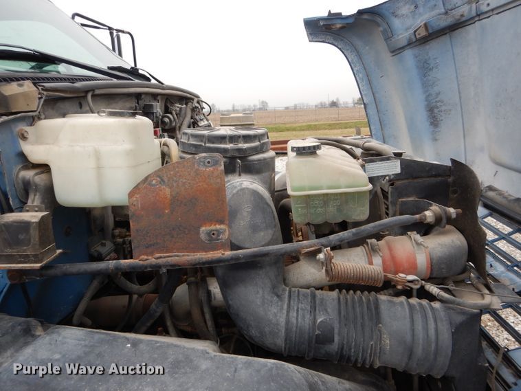 image for item DH6483 2000 GMC C7500 truck cab and chassis