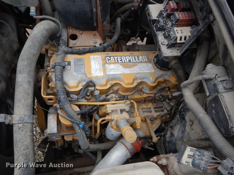 image for item DH6483 2000 GMC C7500 truck cab and chassis