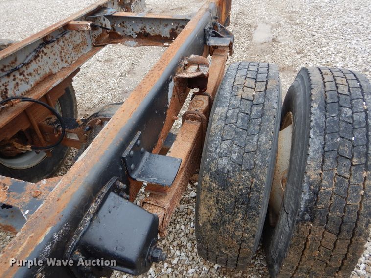 image for item DH6483 2000 GMC C7500 truck cab and chassis