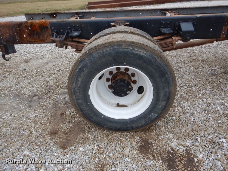 image for item DH6483 2000 GMC C7500 truck cab and chassis