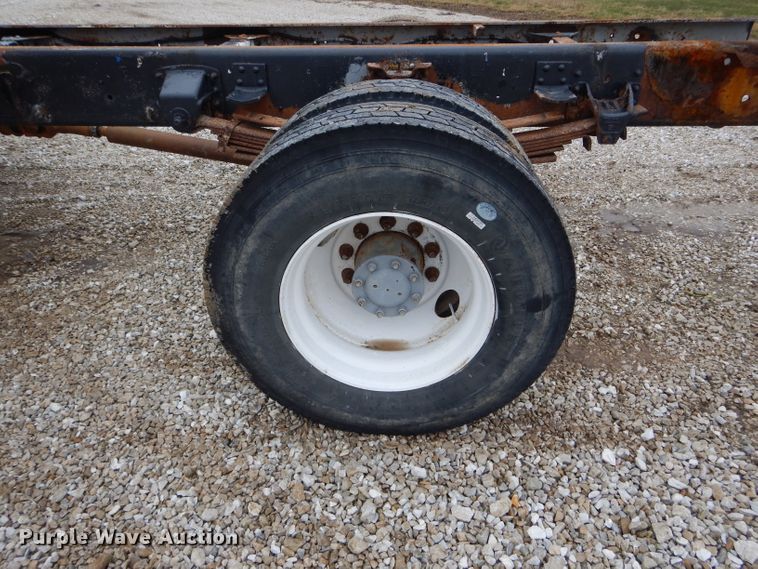 image for item DH6483 2000 GMC C7500 truck cab and chassis