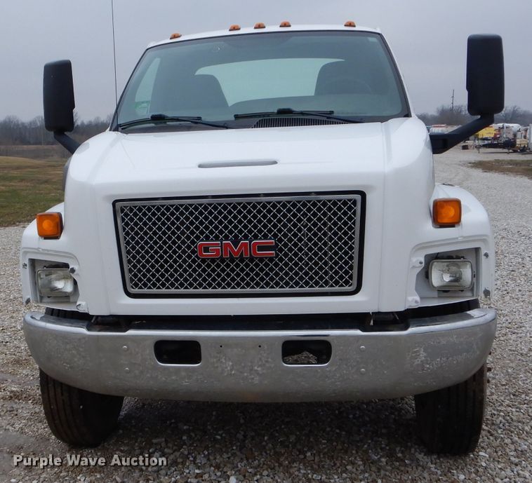 image for item DH6484 2008 GMC C7500 truck cab and chassis