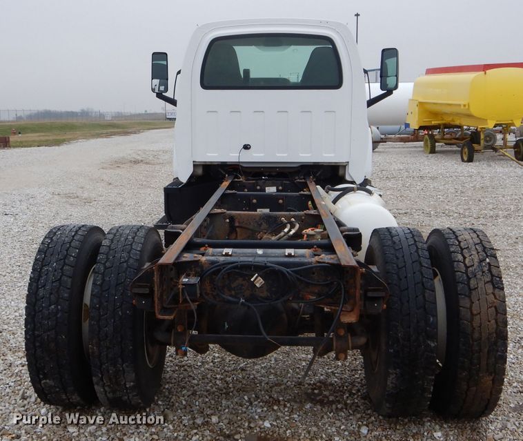 image for item DH6484 2008 GMC C7500 truck cab and chassis