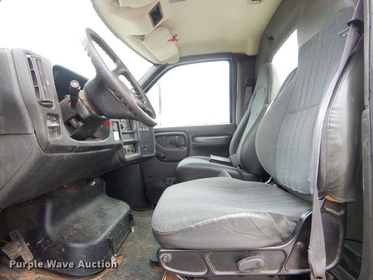 image for item DH6484 2008 GMC C7500 truck cab and chassis