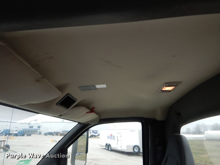 image for item DH6484 2008 GMC C7500 truck cab and chassis