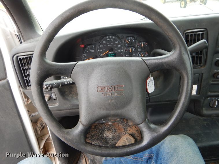 image for item DH6484 2008 GMC C7500 truck cab and chassis