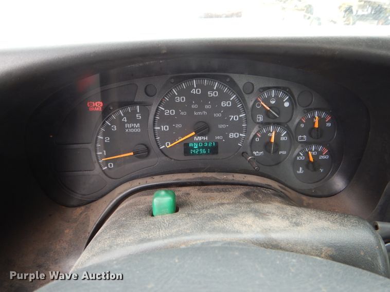 image for item DH6484 2008 GMC C7500 truck cab and chassis