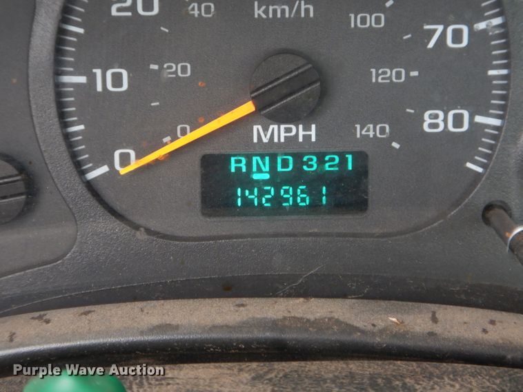 image for item DH6484 2008 GMC C7500 truck cab and chassis