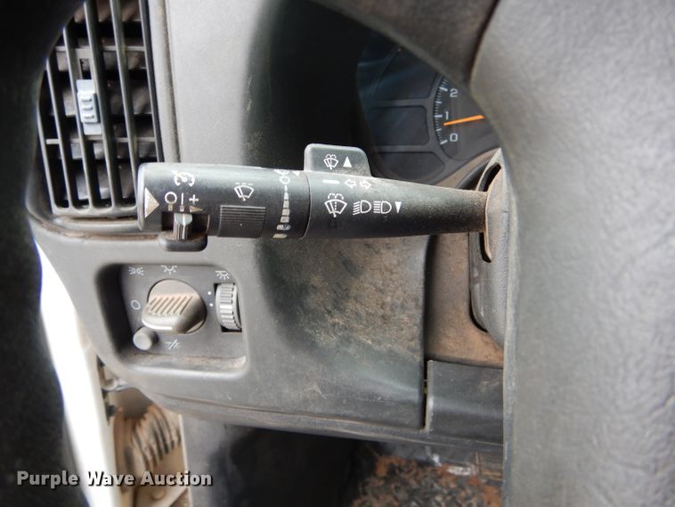 image for item DH6484 2008 GMC C7500 truck cab and chassis