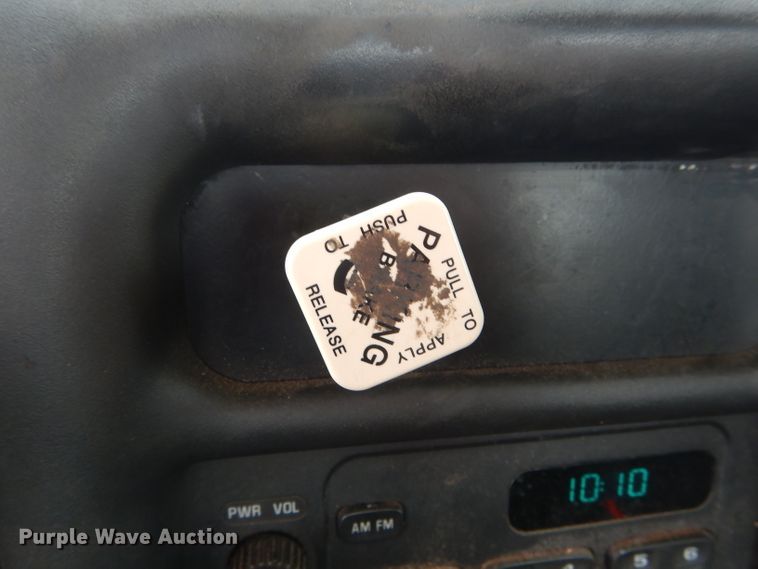 image for item DH6484 2008 GMC C7500 truck cab and chassis