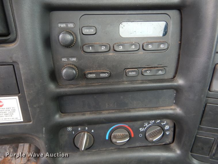 image for item DH6484 2008 GMC C7500 truck cab and chassis