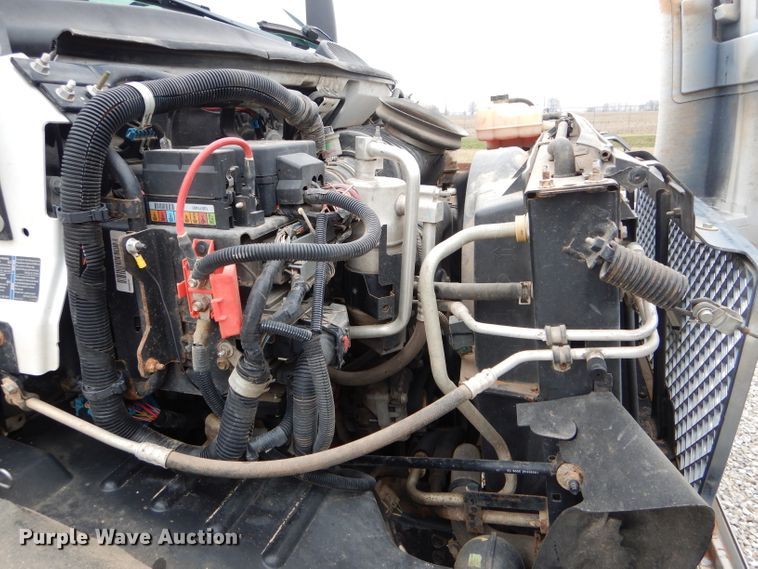 image for item DH6484 2008 GMC C7500 truck cab and chassis