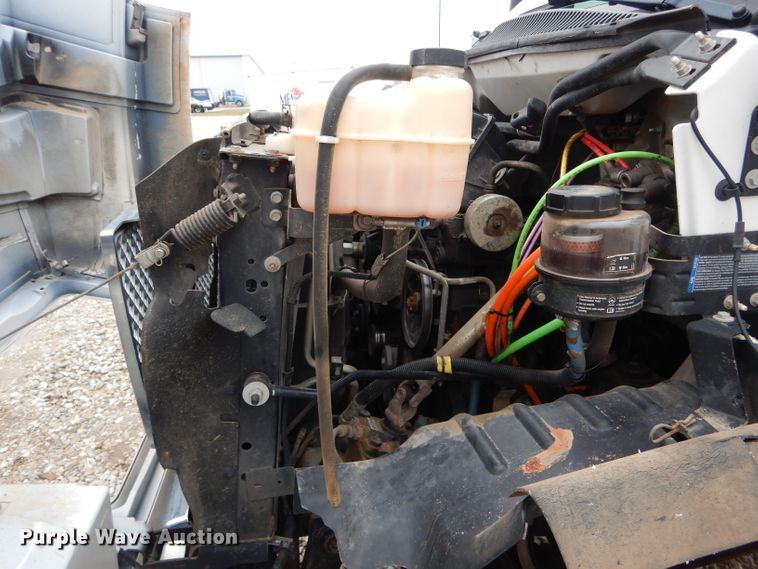 image for item DH6484 2008 GMC C7500 truck cab and chassis