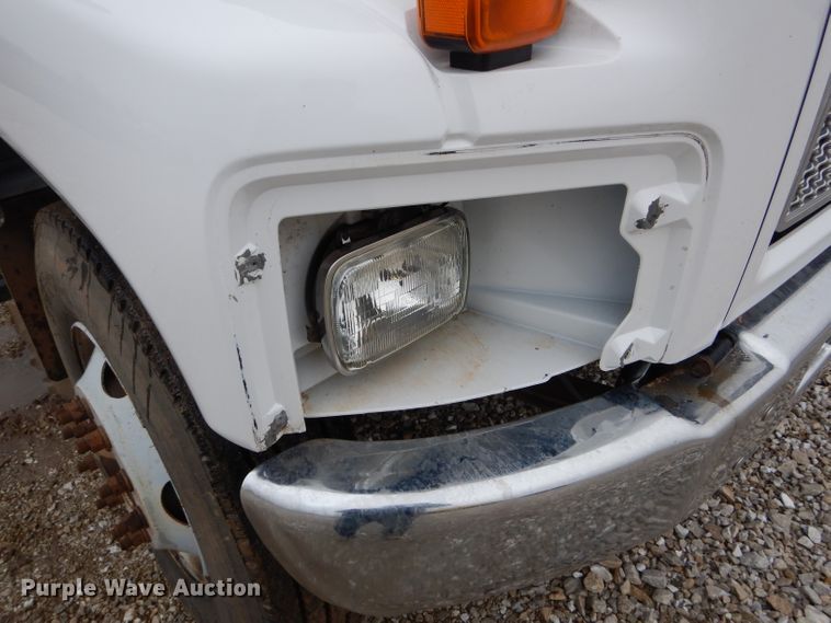 image for item DH6484 2008 GMC C7500 truck cab and chassis