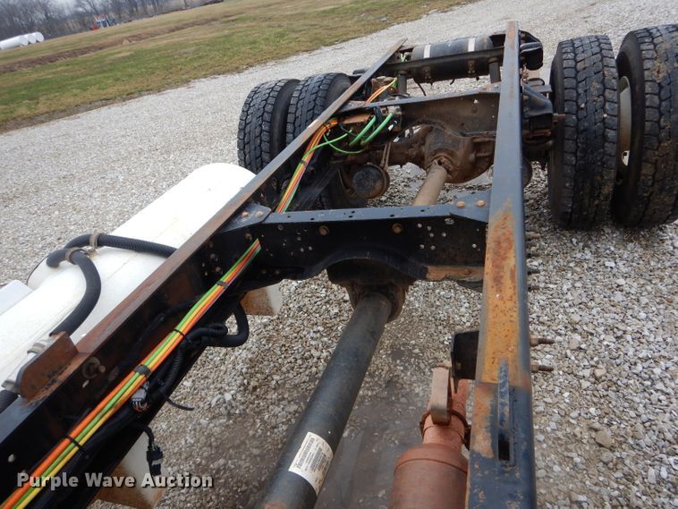 image for item DH6484 2008 GMC C7500 truck cab and chassis