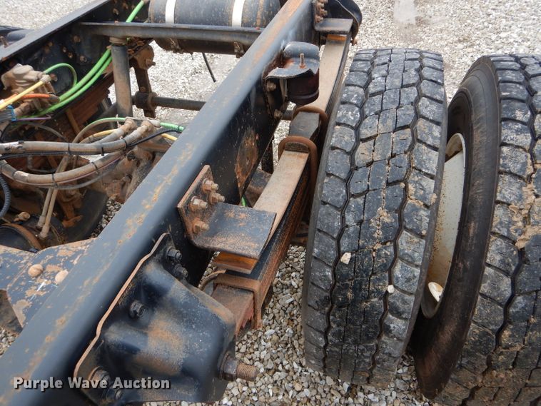 image for item DH6484 2008 GMC C7500 truck cab and chassis